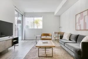N Hollywood 1BR w Pool Gym nr shops LAX-529 - 北好莱坞