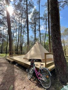 Tentes de luxe Tente Indiana Pins - La Teouleyre : photos des chambres