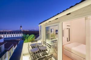 Lisbon Terrace&Shower River view.