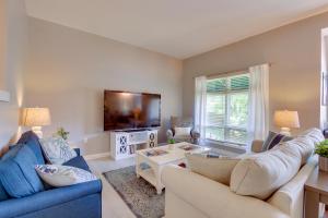 2 Mi to Beach Condo with Pool Access in Hilton Head