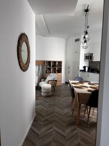 Luxury new 6 pax apart Downtown.