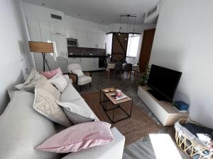 Luxury new 6 pax apart Downtown.