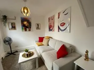 Host & Stay - Cotman Close - Wolverton