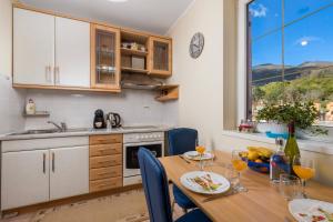 Apartment Barbara, sea view with terrace near Opatija