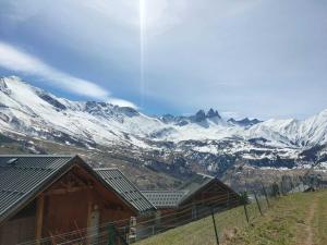 Appartements Studio confortable a 300m des pistes avec terrasse et parking - FR-1-618-25 : Studio