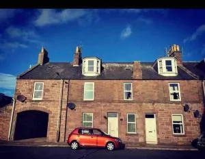 Wellington Retreat - Hillside