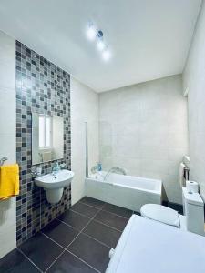 Stylish Modern Central Apartment 4 Paceville