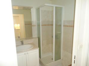 Appartements Appartement 2 pieces climatise, 300m plages, piscine : photos des chambres