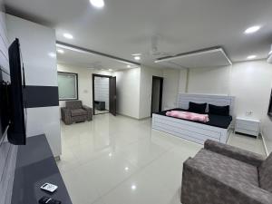 Spacious 5 BR penthouse