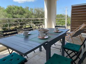 T2 neuf 4 personnes avec piscineterrain tennis