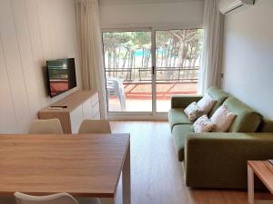 Primera Línea con Vistas al Mar y Piscina