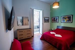 Travellers Photo Home