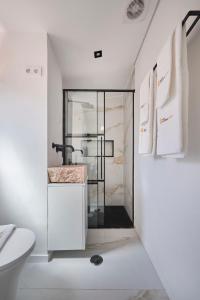 Lisbon Terrace&Shower River view.
