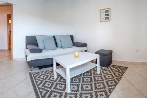 One-Bedroom Apartment with Balcony and Sea View room in Apartments by the sea Pucisca Brac - 5625