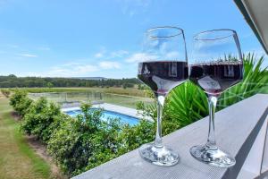 Palmers Lane On Vineyard 5br Homestead with Pool