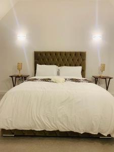 Deluxe En suite Bedroom with free on site parking