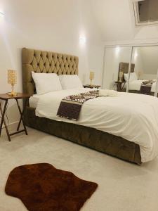 Deluxe En suite Bedroom with free on site parking