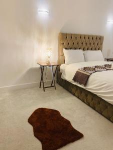 Deluxe En suite Bedroom with free on site parking