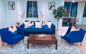 Highrise luxury two bedroom condo in Downtown Atlanta within minutes!!