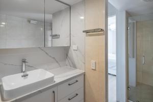 Peaceful riverside living, Noosa Heads