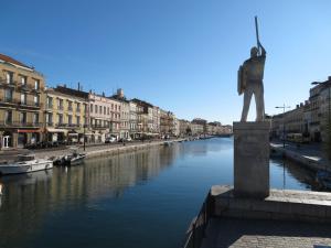 T3 dernier étage avec grande terrasse, parking et WIFI à Sète - FR-1-338-506