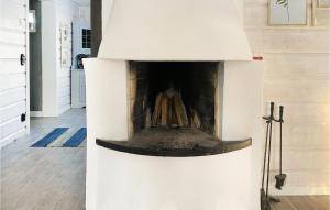 Beautiful Home In Hestra With Wifi