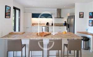 Villa lArbanaise vue mer piscine presquIle Giens BY HC