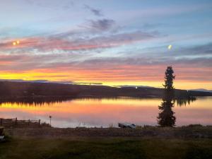 Tolsona Lake Lodge