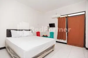 Wisma Juanda Bogor Mitra RedDoorz - Kamparganya