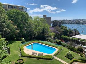 Beautiful harbour views, stylish apartment & pool