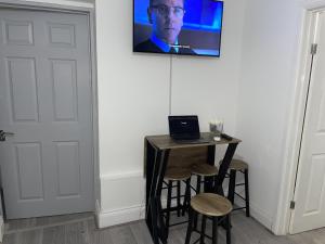 Arch-View Apartment 1 By Icon Living Properties Short Lets & Serviced Accommodation Wembley