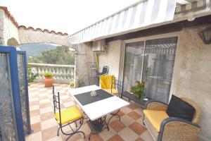 Studio climatisé et sa terrasse privée en villa