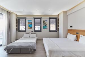 Quadruple Room with Mountain View room in Albatros Suites