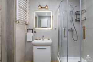 Port Towarowa 17 z garażem by Jantar Apartamenty Kołobrzeg