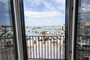 Maison Bleu LUXURY SUITE sul Porto di Trani