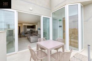 Stunning 3BR penthouse, opposite the harbour by 360 Estates