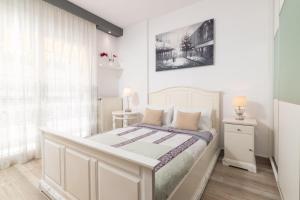 F & B Collection - Flat for 4