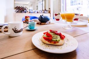 Deviazi 4 - Charming Apartment for 2 in the Heart of the City-5 Minutes from the beach