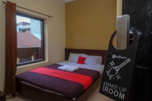 RedDoorz at Hotel Rich Parepare near Pantai Mattirotasi