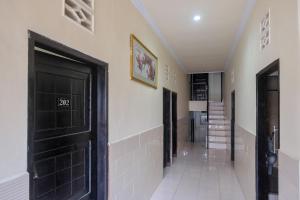 RedDoorz at Hotel Rich Parepare near Pantai Mattirotasi