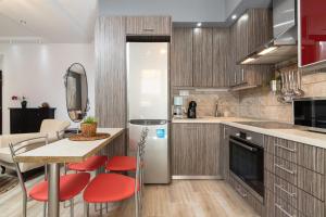 F & B Collection - Flat for 4