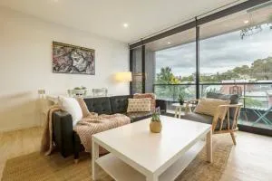 Walk to the Grand Prix Track 01583 - South Melbourne