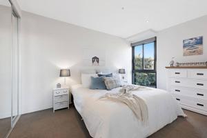 The Hamptons on Swan 00220