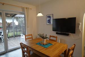 Stylish & Spacious Apartment with Patio
