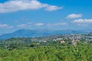 A7- 2 BDR Sea & Mountain View - AC, Parking, Pool & Terrace