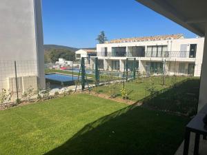 Appartements Les Papillos du Ventoux - Le Petit Sylvain - een slaapkamer met terras : photos des chambres