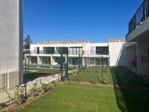 Appartements Les Papillos du Ventoux - Le Petit Sylvain - een slaapkamer met terras : photos des chambres