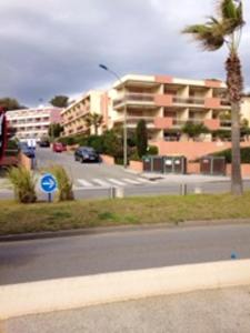 Appartements Studio a Cavalaire sur Mer a 50 m de la plage avec vue sur la mer et balcon amenage : photos des chambres