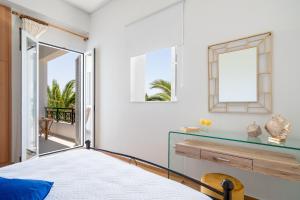 A 5 bedroom villa with pool & amazing sea view!