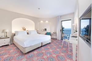 Comfort Double Room with Balcony and Sea View room in Hotel Belair